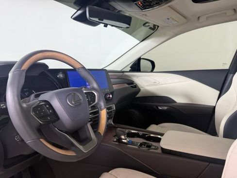 Used 2023 Lexus RX 350 FWD w/ Accessory Package image 4