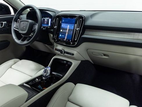 Used 2024 Volvo XC40 B5 Ultimate w/ Protection Package Premier image 28