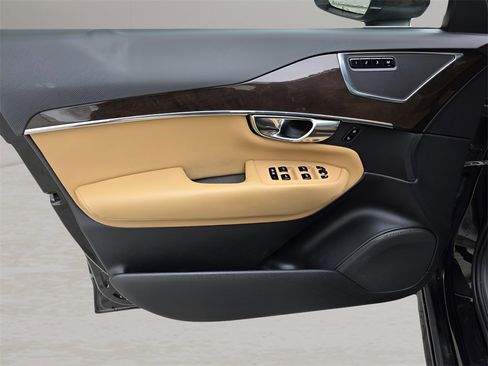 Used 2016 Volvo XC90 T6 Momentum image 20