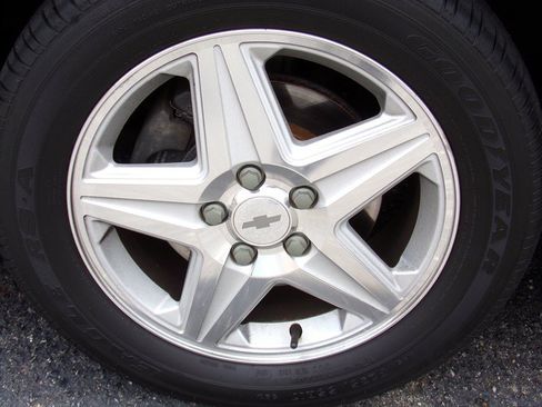 Used 2004 Chevrolet Impala SS w/ Preferred Equipment Group FWD image 20