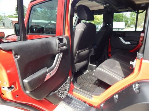 Used 2014 Jeep Wrangler Unlimited Sahara AWD/4WD image 18
