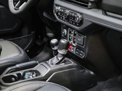 Used 2024 Jeep Wrangler Unlimited Rubicon w/ Technology Group image 75