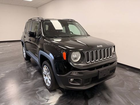 Used 2018 Jeep Renegade Latitude w/ Cold Weather Group AWD/4WD image 23