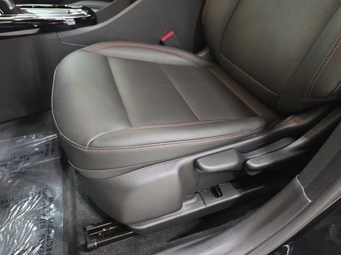 Used 2025 Chevrolet Trax RS w/ Driver Confidence Package FWD image 29