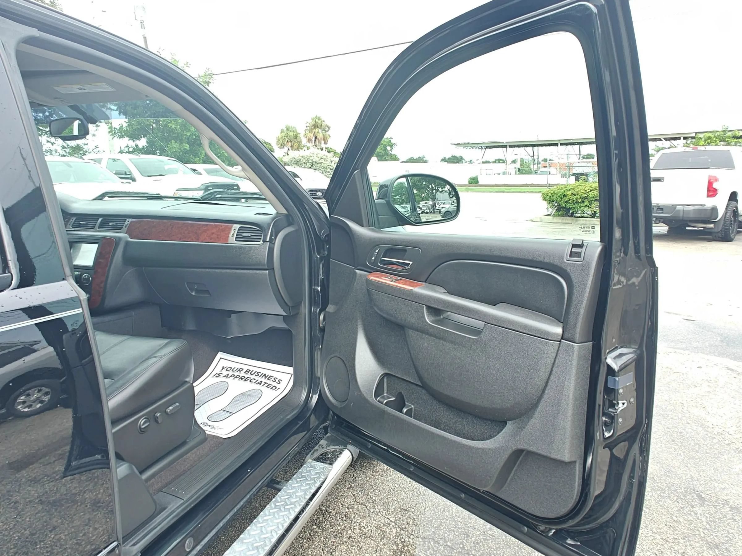Used 2010 Chevrolet Silverado 1500 LTZ w/ LTZ Plus Package RWD image 13