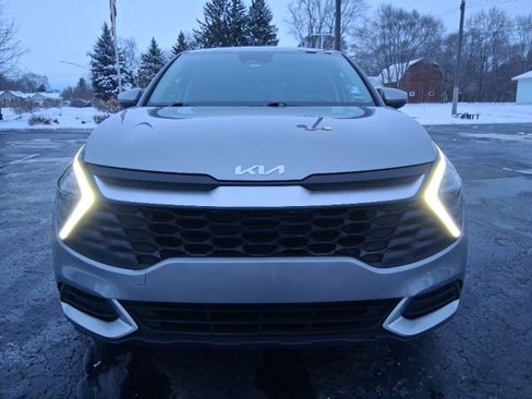 Used 2024 Kia Sportage LX image 2
