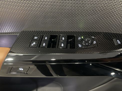 Used 2025 BMW 740i xDrive image 11