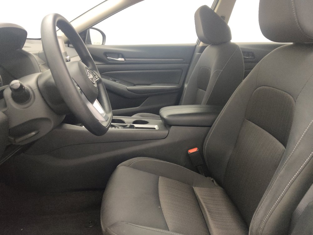 Used 2025 Nissan Altima 2.5 SV FWD image 17