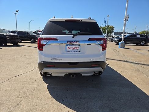 Used 2023 GMC Acadia SLT w/ Preferred Package image 4