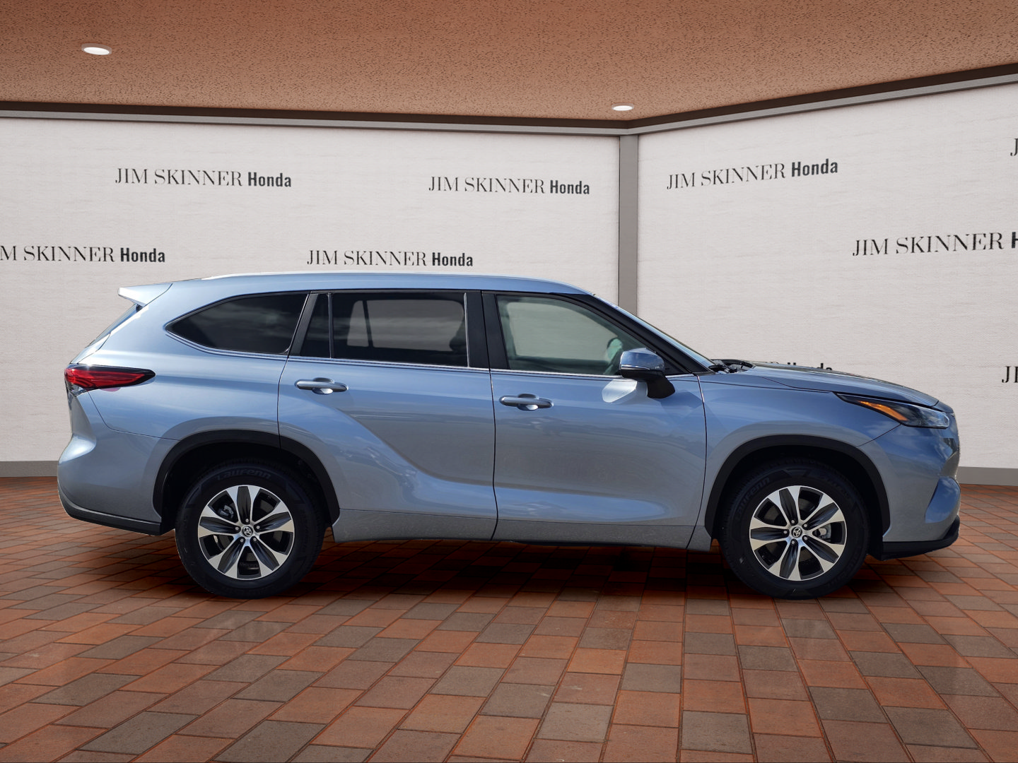 Used 2023 Toyota Highlander XLE FWD image 7