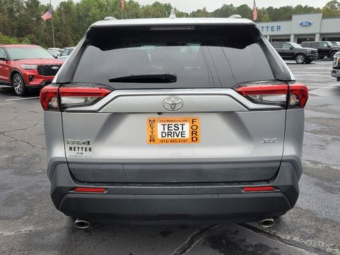 Used 2021 Toyota RAV4 XLE Premium image 9