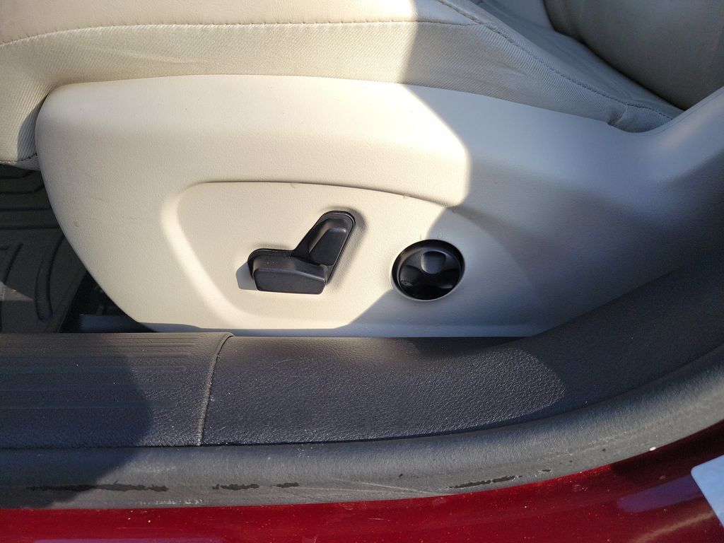Used 2016 Chrysler 200 C FWD image 24