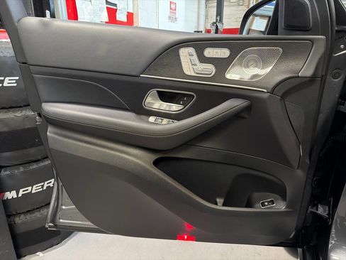 Used 2025 Mercedes-Benz GLS 450 4MATIC image 16