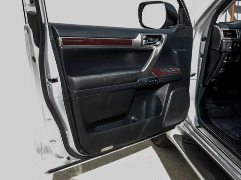 Used 2017 Lexus GX 460 Premium image 43