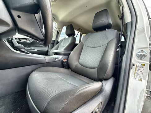 Used 2025 Toyota RAV4 XLE AWD/4WD image 11