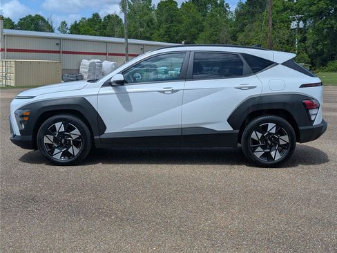 Used 2025 Hyundai Kona SEL FWD image 2