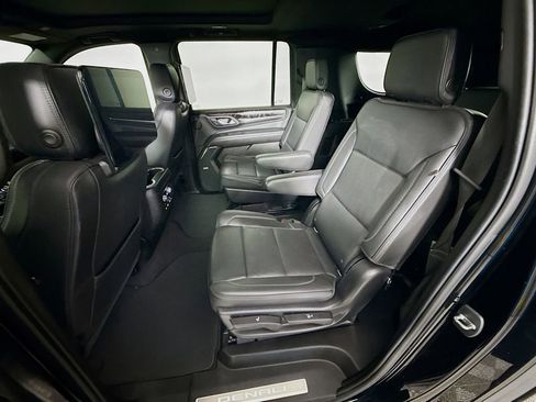 Used 2021 GMC Yukon XL Denali RWD image 26