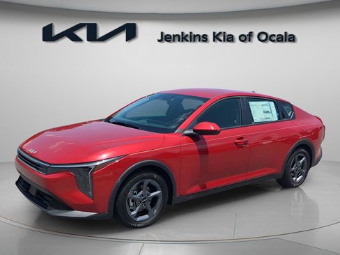 New 2025 Kia K4 LXS image 1