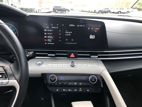 Certified 2024 Hyundai Elantra Limited image 23