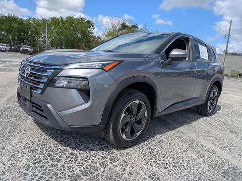 Used 2024 Nissan Rogue SV image 8