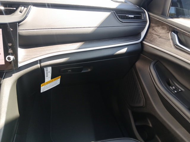 New 2027 Jeep Grand Cherokee Limited AWD/4WD image 35
