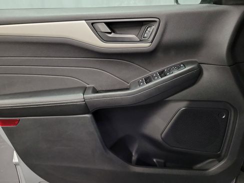 Used 2022 Ford Escape SE image 21