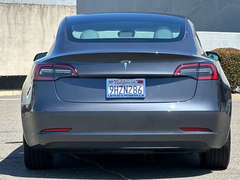 Used 2023 Tesla Model 3 Standard Range image 8