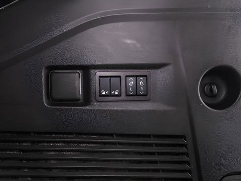 Used 2025 GMC Yukon Denali image 39