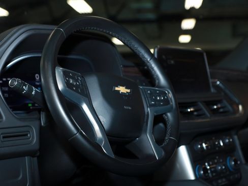 Used 2024 Chevrolet Suburban LT image 24