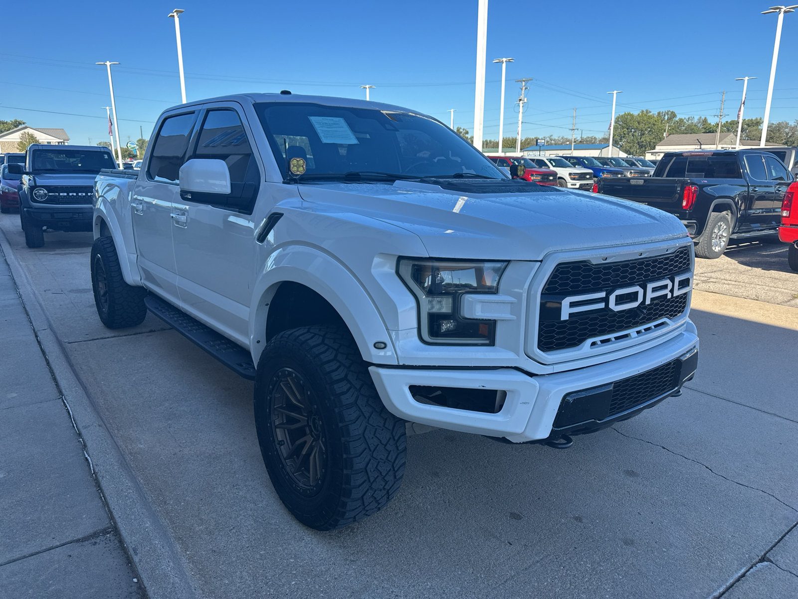 Used 2017 Ford F150 Raptor w/ Equipment Group 802A Luxury AWD/4WD image 8
