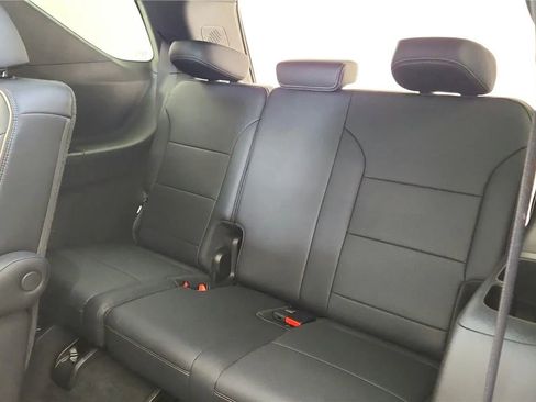 Used 2025 Chevrolet Traverse High Country AWD/4WD image 39