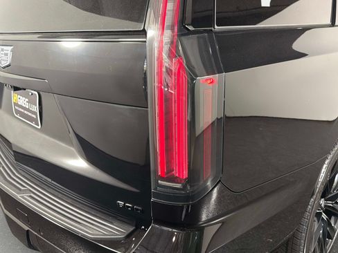 Used 2026 Cadillac Escalade Platinum Sport w/ LPO, ONYX Package AWD/4WD image 16