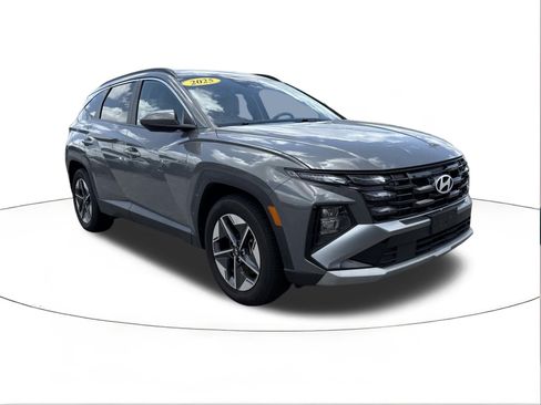 Certified 2025 Hyundai Tucson SEL FWD image 1