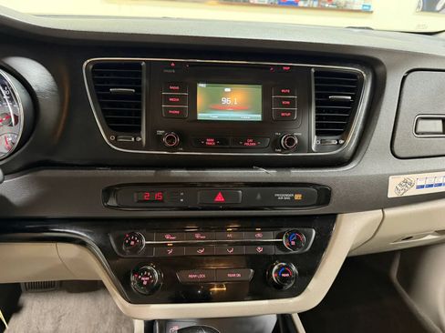 Used 2016 Kia Sedona LX FWD image 37