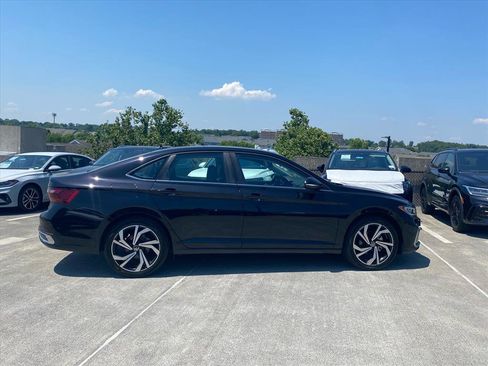 Used 2025 Volkswagen Jetta SEL FWD image 2