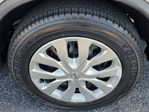 Used 2020 Nissan Rogue S FWD image 29