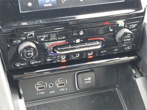 Certified 2024 Jeep Grand Cherokee Altitude image 31