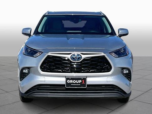 Used 2022 Toyota Highlander XLE image 3