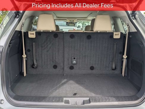 Used 2024 Toyota Highlander Platinum FWD image 14