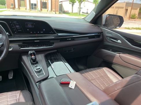 Used 2023 Cadillac Escalade V AWD/4WD image 46
