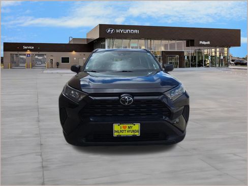 Used 2021 Toyota RAV4 LE image 6