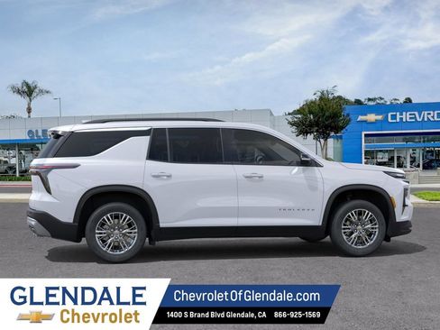New 2026 Chevrolet Traverse LT w/ Driver Confidence Package FWD image 5