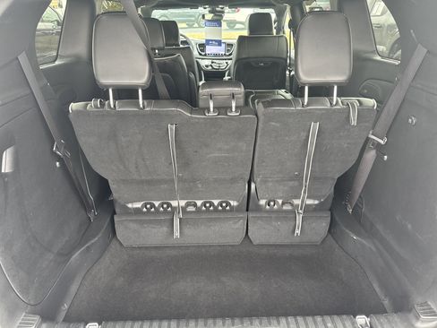 Used 2025 Chrysler Pacifica Limited image 17