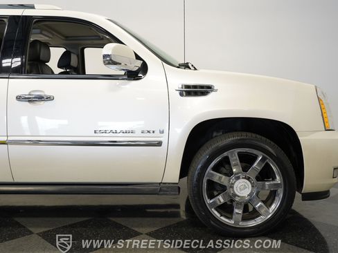 Used 2009 Cadillac Escalade EXT image 31