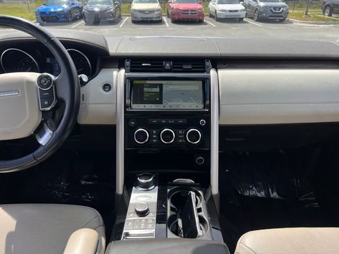 Used 2017 Land Rover Discovery HSE Luxury AWD/4WD image 18
