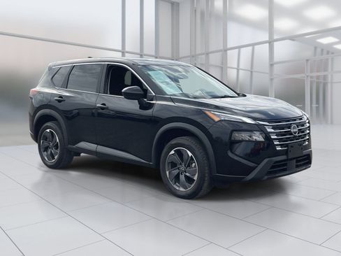 Used 2025 Nissan Rogue SV FWD image 8