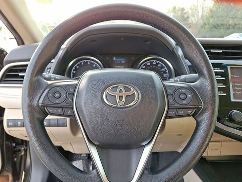 Used 2018 Toyota Camry LE image 18