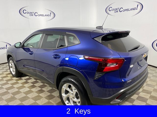 Certified 2024 Chevrolet Trax LS w/ LS Convenience Package FWD image 4