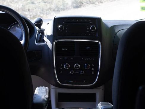 Used 2013 Dodge Grand Caravan SXT w/ UConnect Hands-Free Group image 9