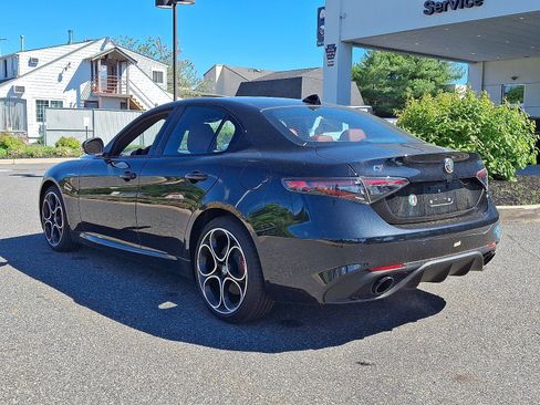 Used 2024 Alfa Romeo Giulia Veloce image 4